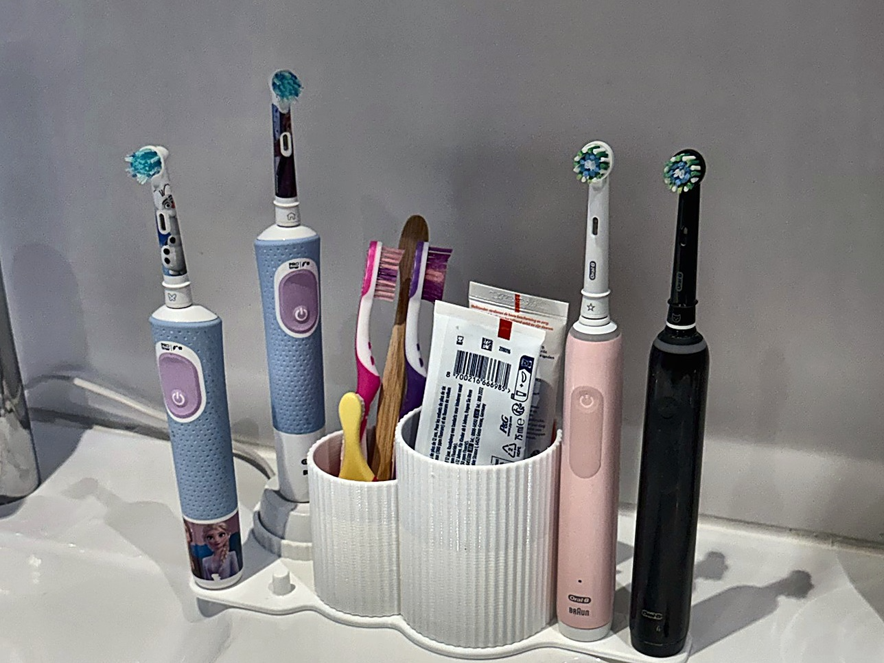 Toothbrush Holder for Oral-B with Charger & Cups 3D model