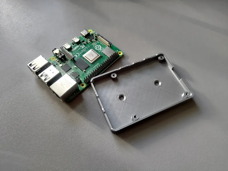 Raspberry Pi 4 wall mount