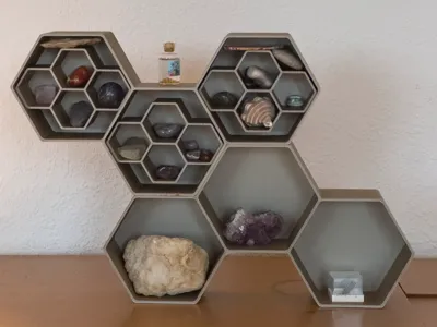 Small honeycomb shelf with insert