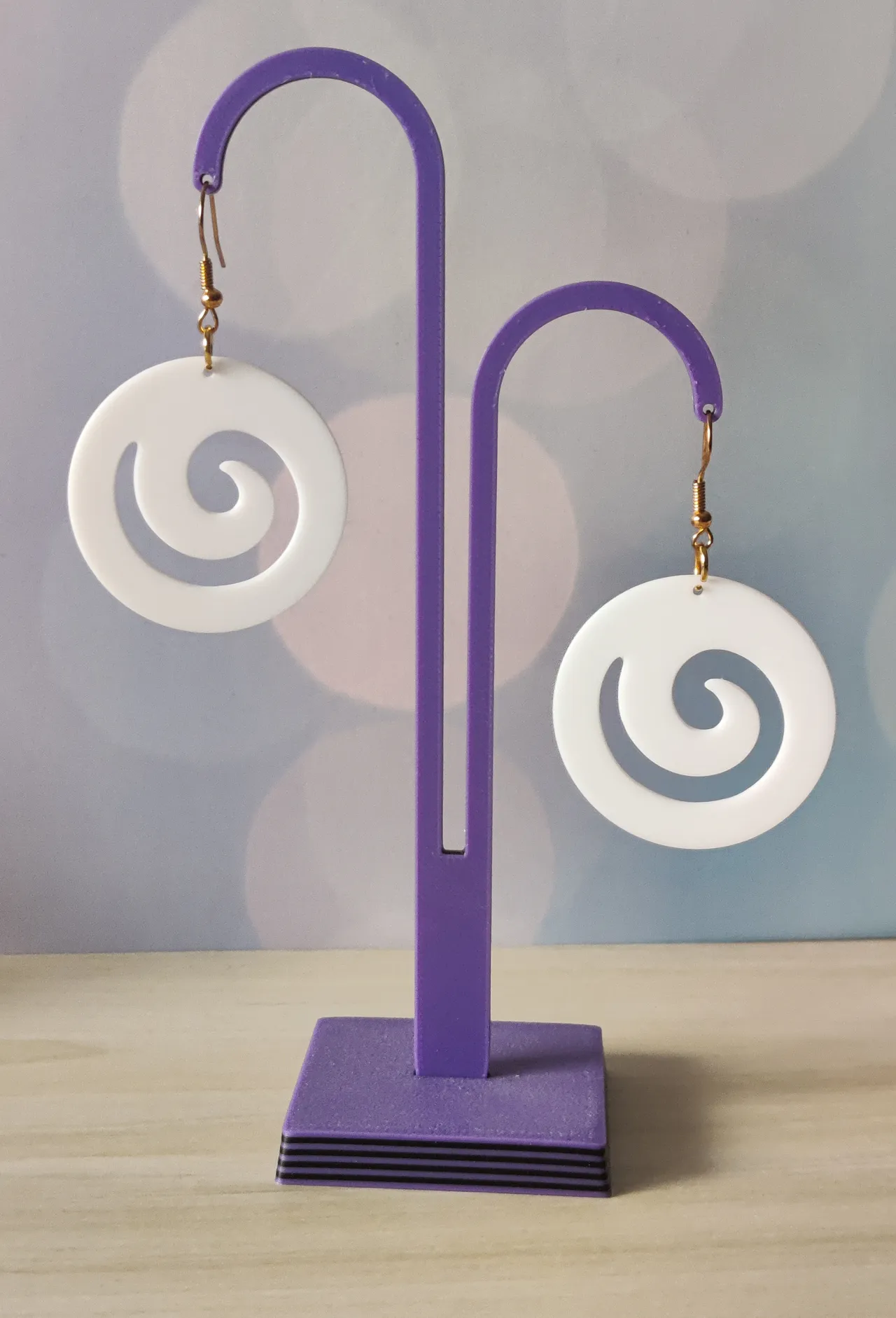 Pendiente espiral blanco estilo boho view 4
