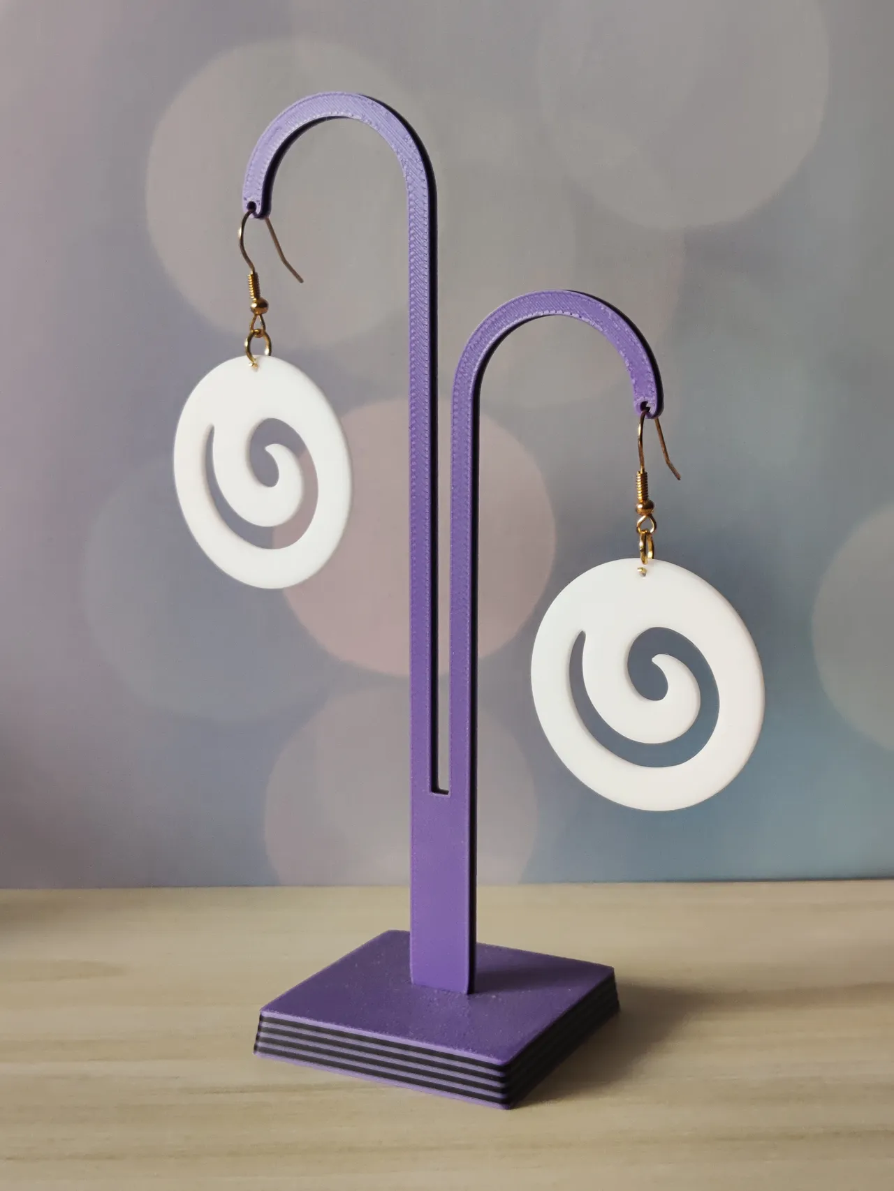 Pendiente espiral blanco estilo boho view 3