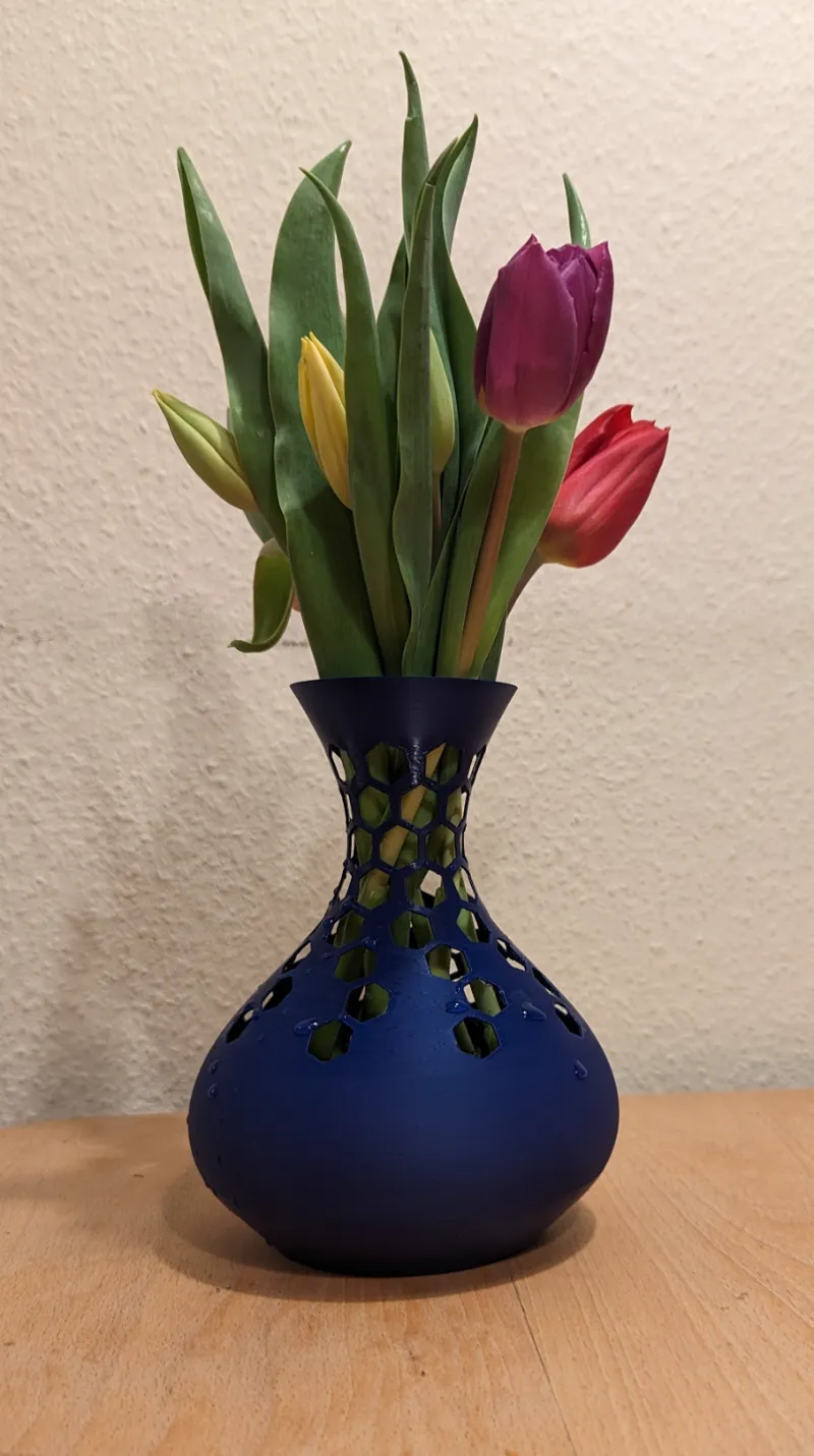 Airy and elegant vase