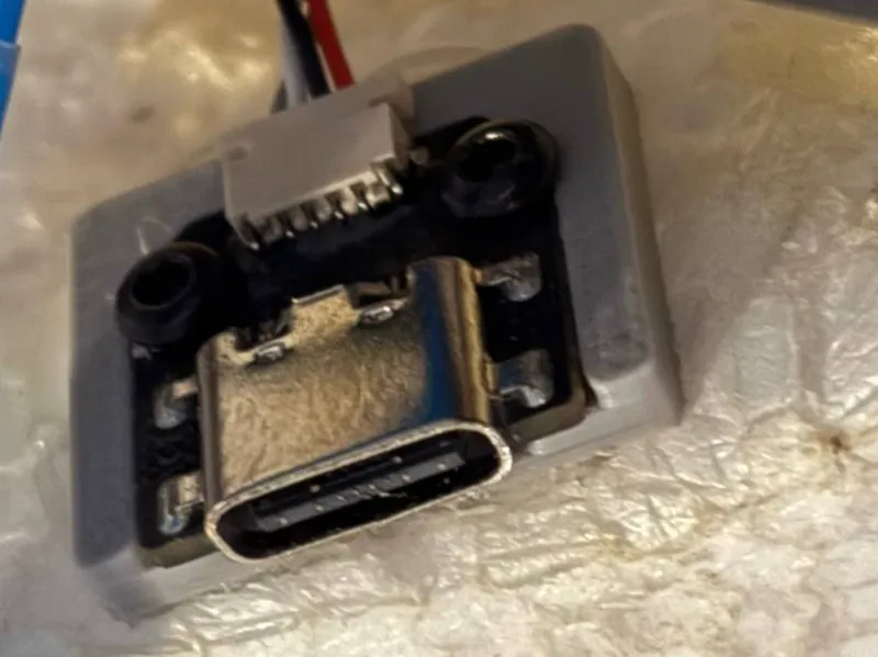 USB-C holder for Walksnail cable