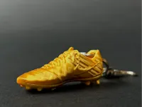 Porte-clés crampons de foot dorés — photo 2