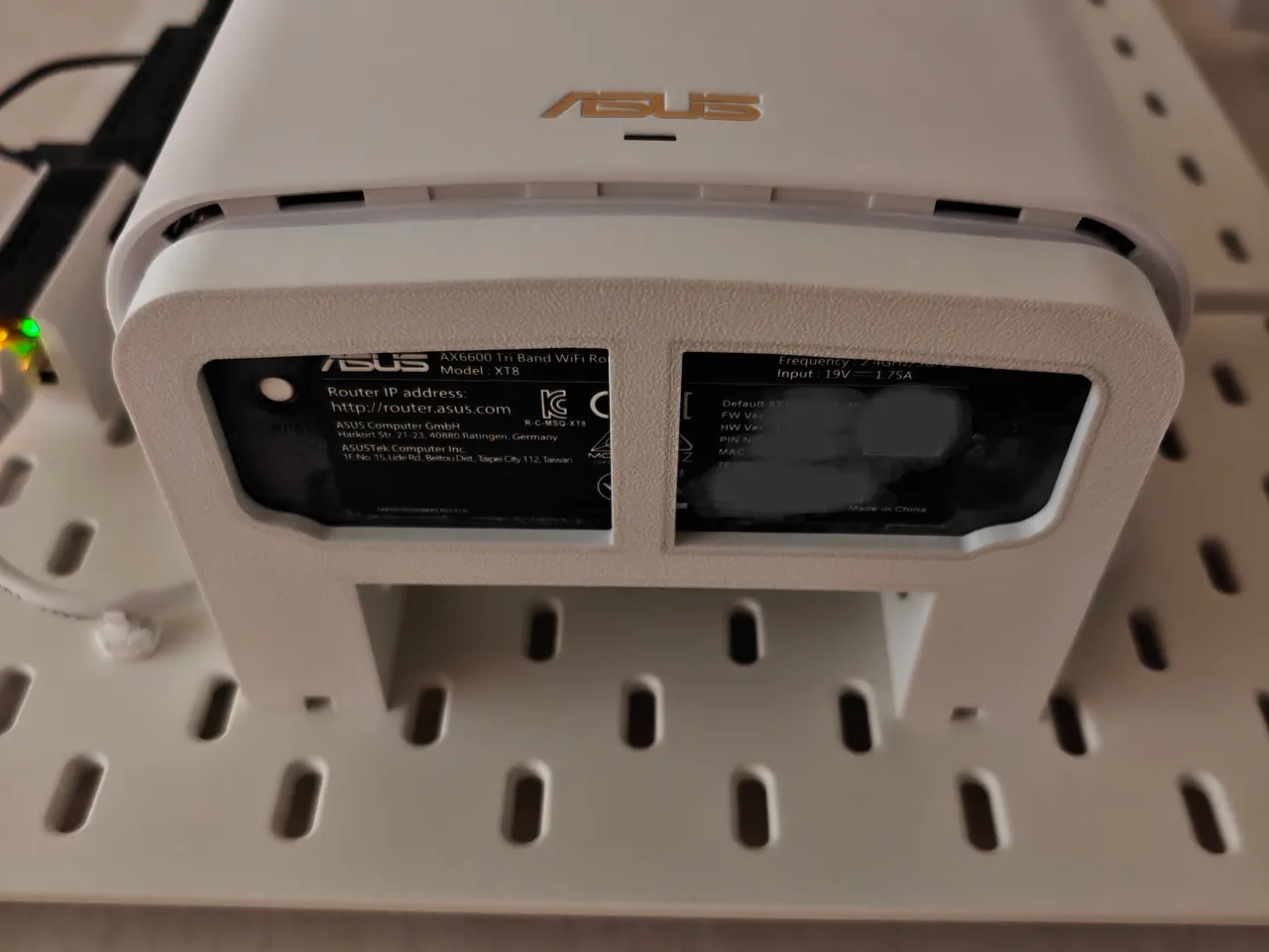 Asus ZenWifi mount for SKADIS Click Mount v3 view 3