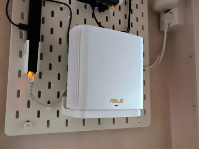 Asus ZenWifi mount for SKADIS Click Mount v3