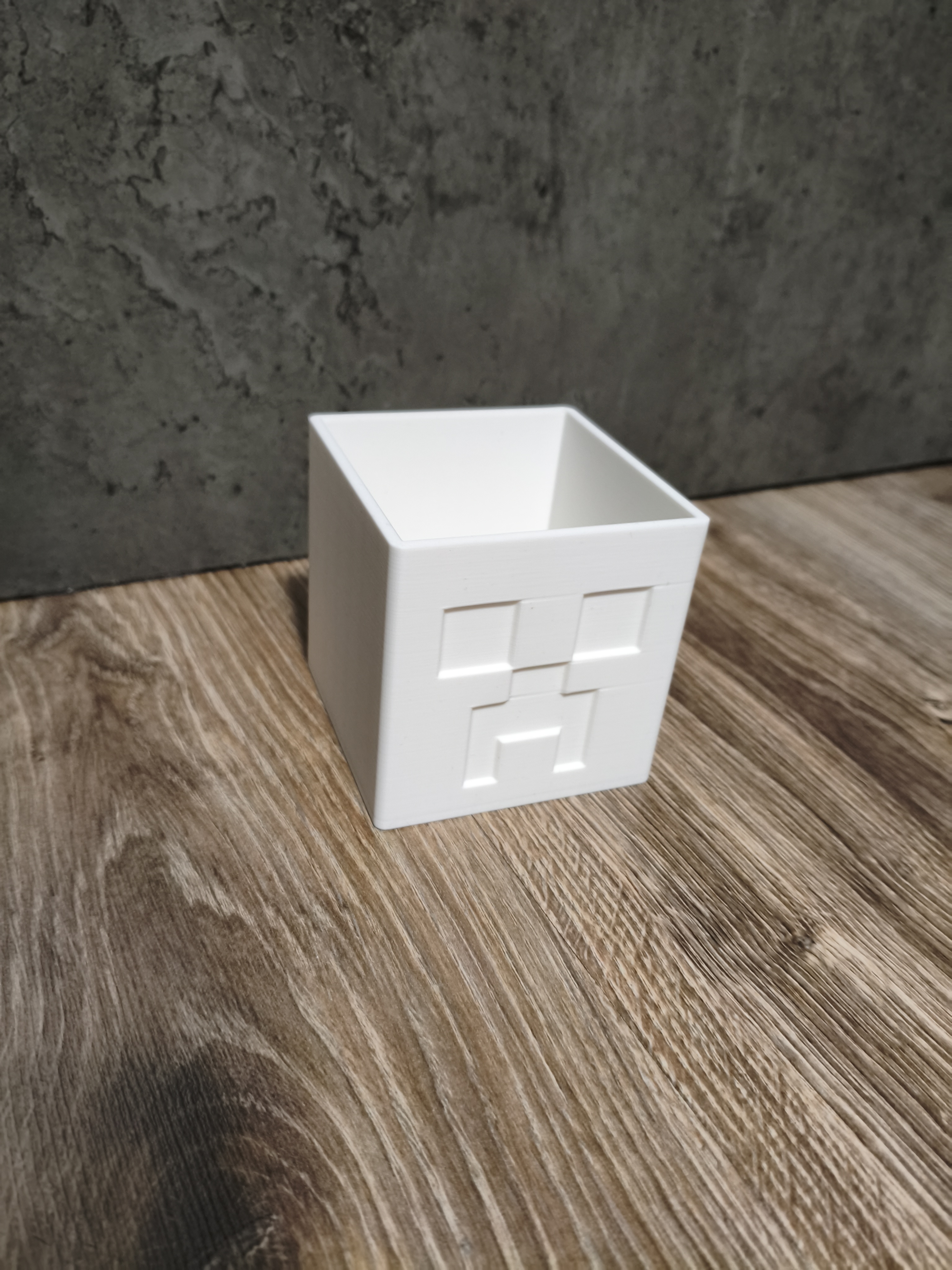 Miniatura 2 do modelo 3D Minecraft Creeper Storage Box