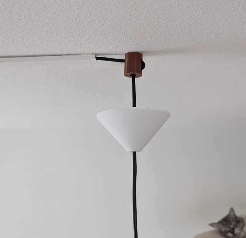 Simple Lamp Mount with strain relief