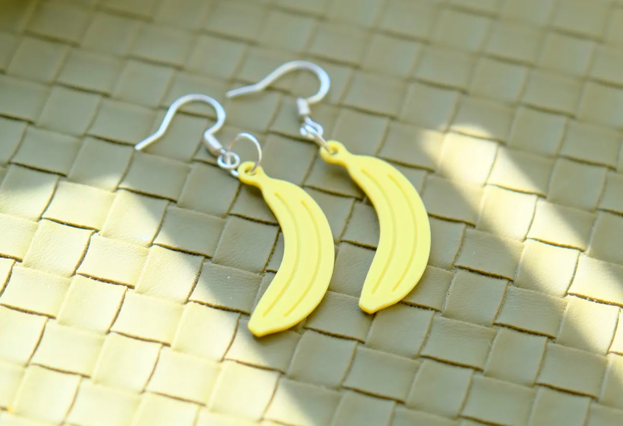 Curved Banana Peel-Line Earrings view 4