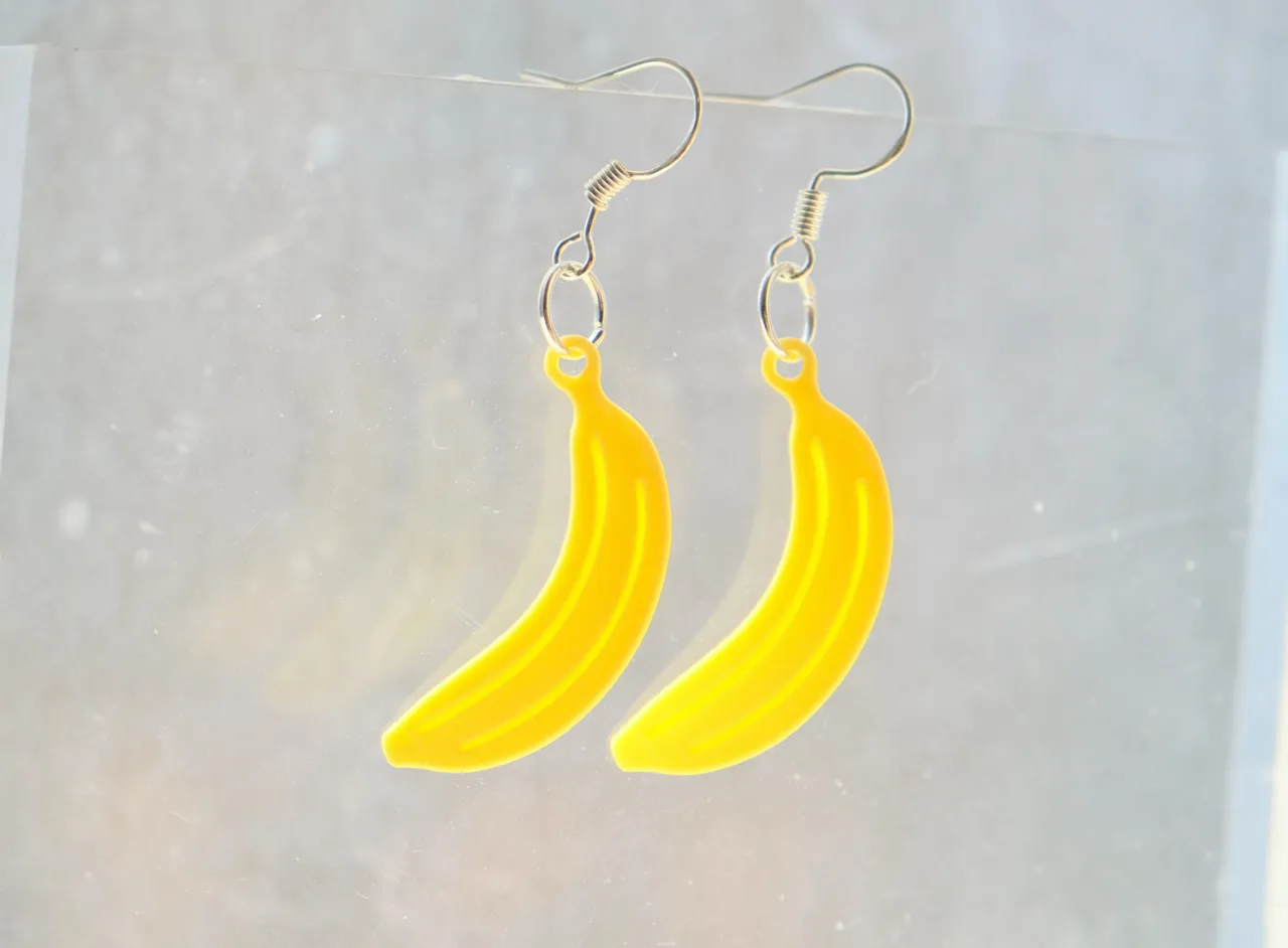 Curved Banana Peel-Line Earrings view 3