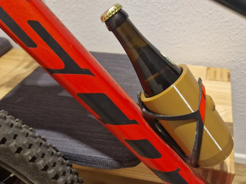 Bierflaschenadapter für Getränkehalter am Fahrrad