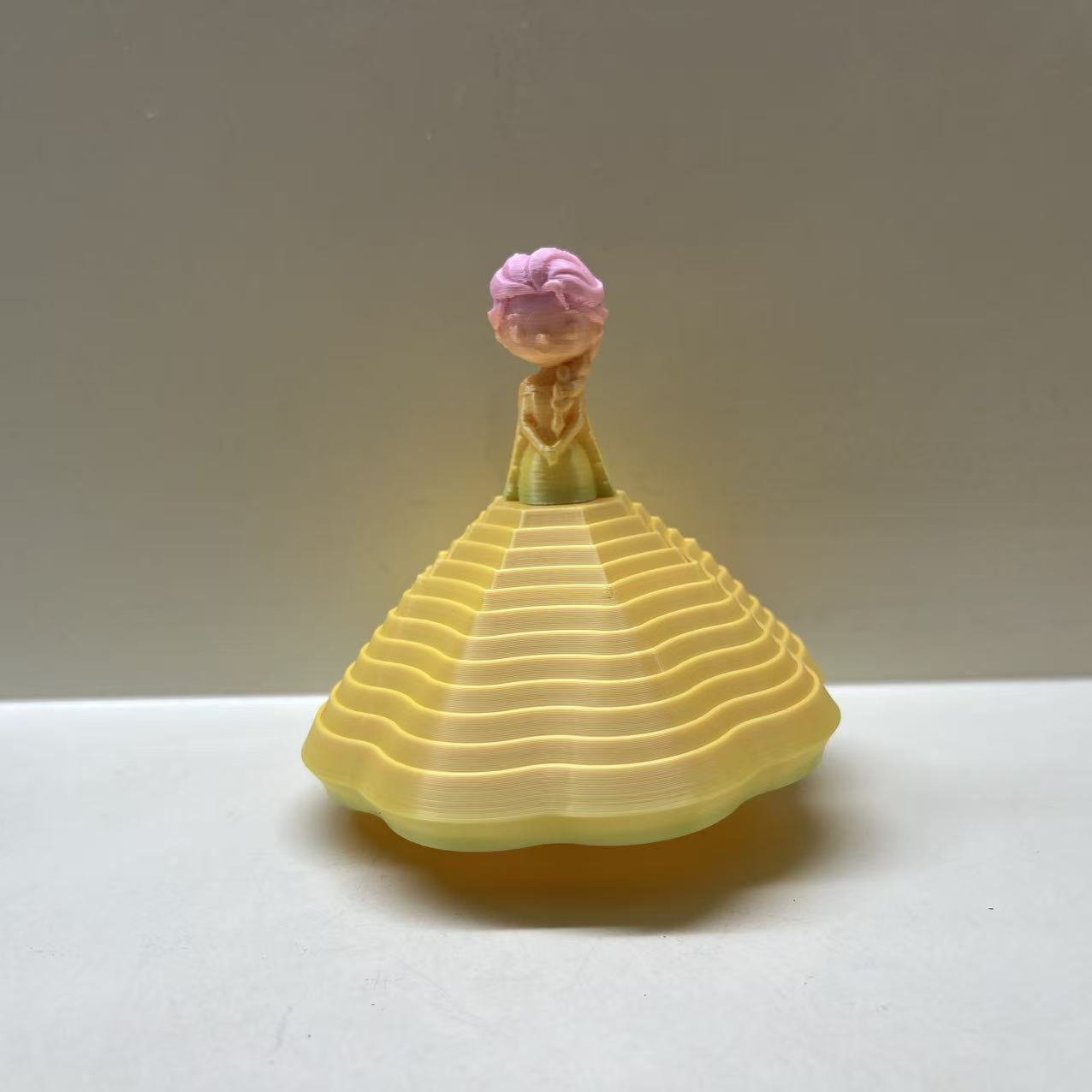 Miniatura 1 do modelo 3D 跳舞的艾莎公主-解压玩具萝卜塔-可动玩具儿童可活动玩具