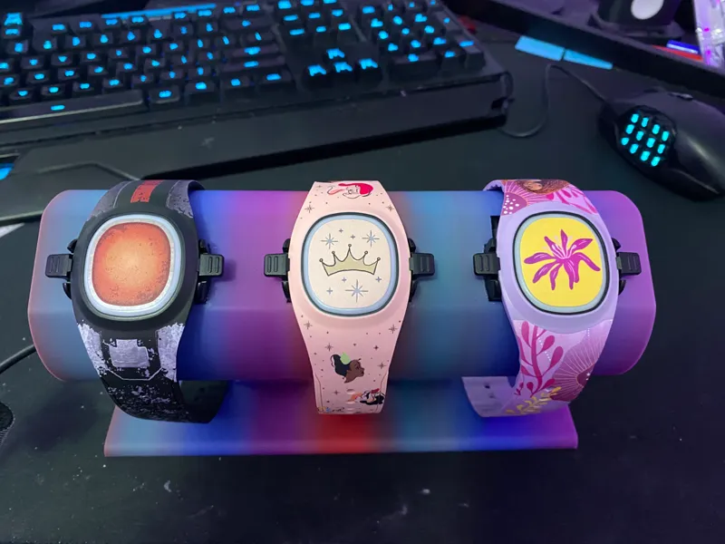 Disney Magic Band stand and charging dock