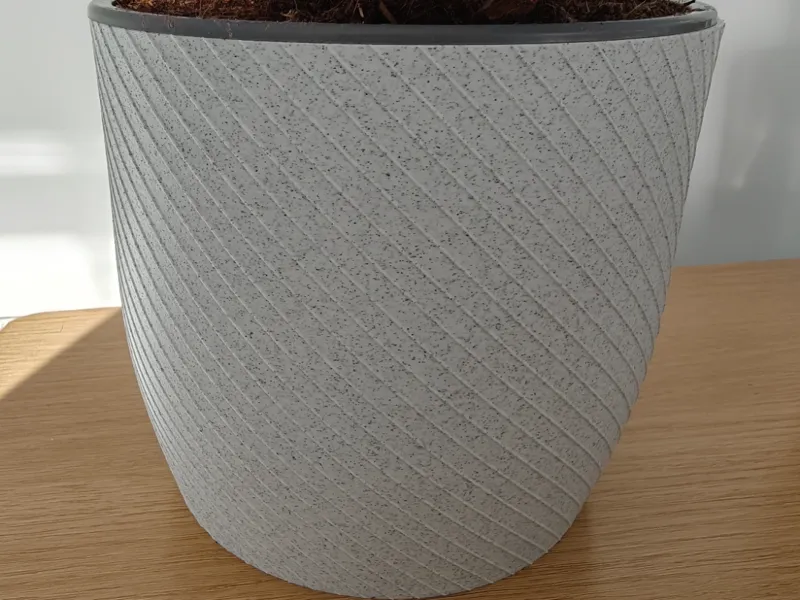 Decorative plant pot 