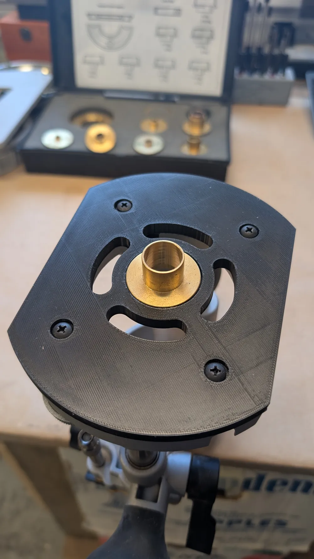 Dewalt DNP612 底板 - 免费 3D 打印模型 - MakerWorld