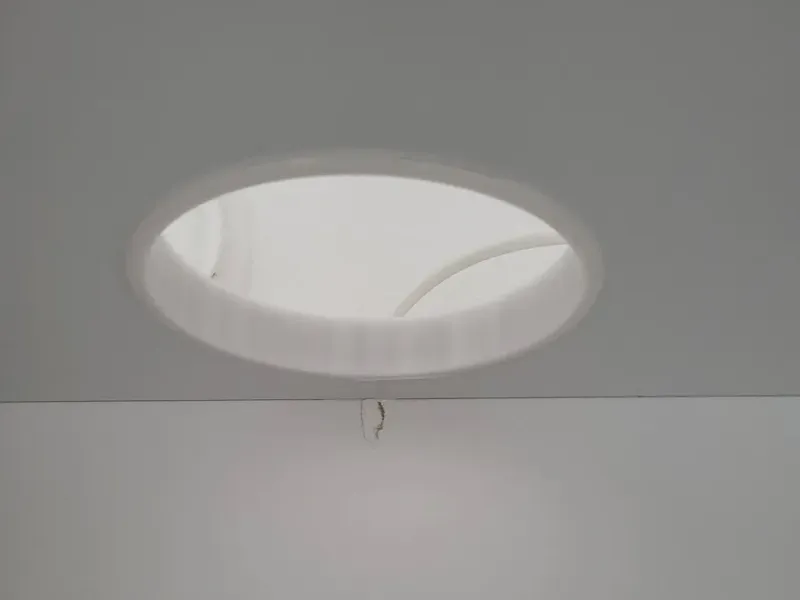 cornice per tubo cappa esterno e interno al mobile