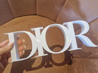 Dior Schrift Deko