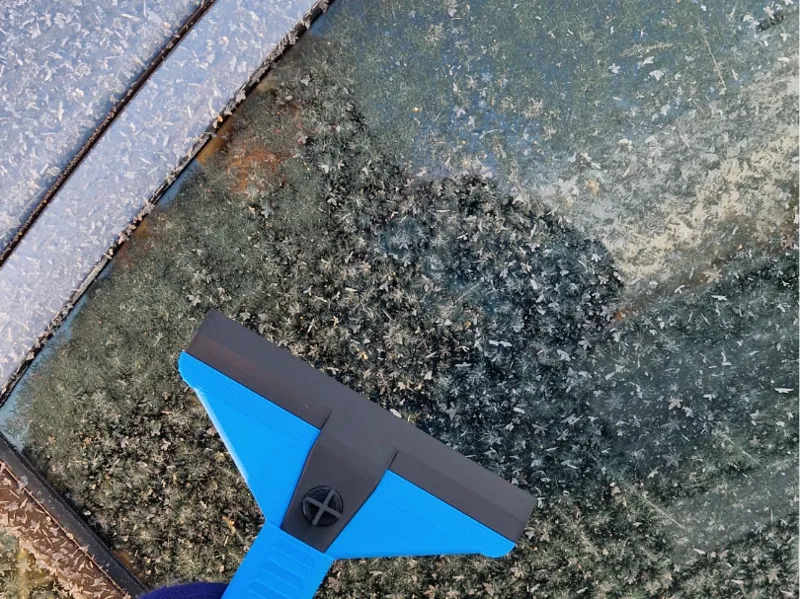 Ice scraper with handle and replacable blades