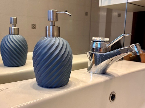 Elegante dispenser sapone liquido per arredo bagno