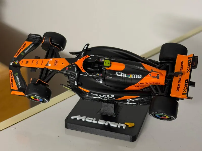McLaren F1 Stand (bburago 1/43 die-cast)