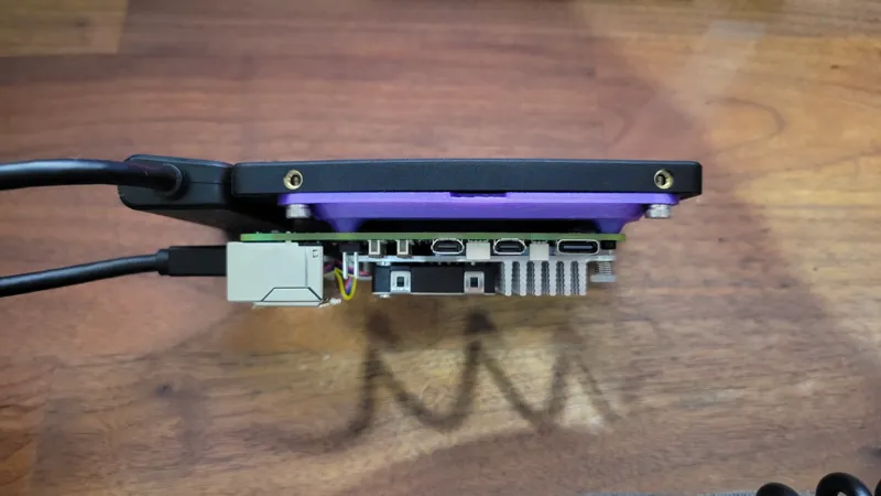 Raspberry Pi 3-5 SSD and Pi mount
