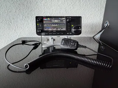 Adjustable stand for the Icom IC-705
