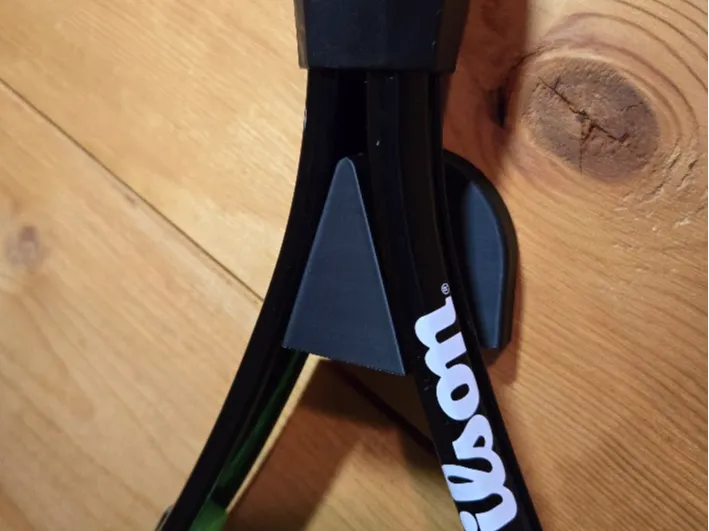 Tennis racket holder