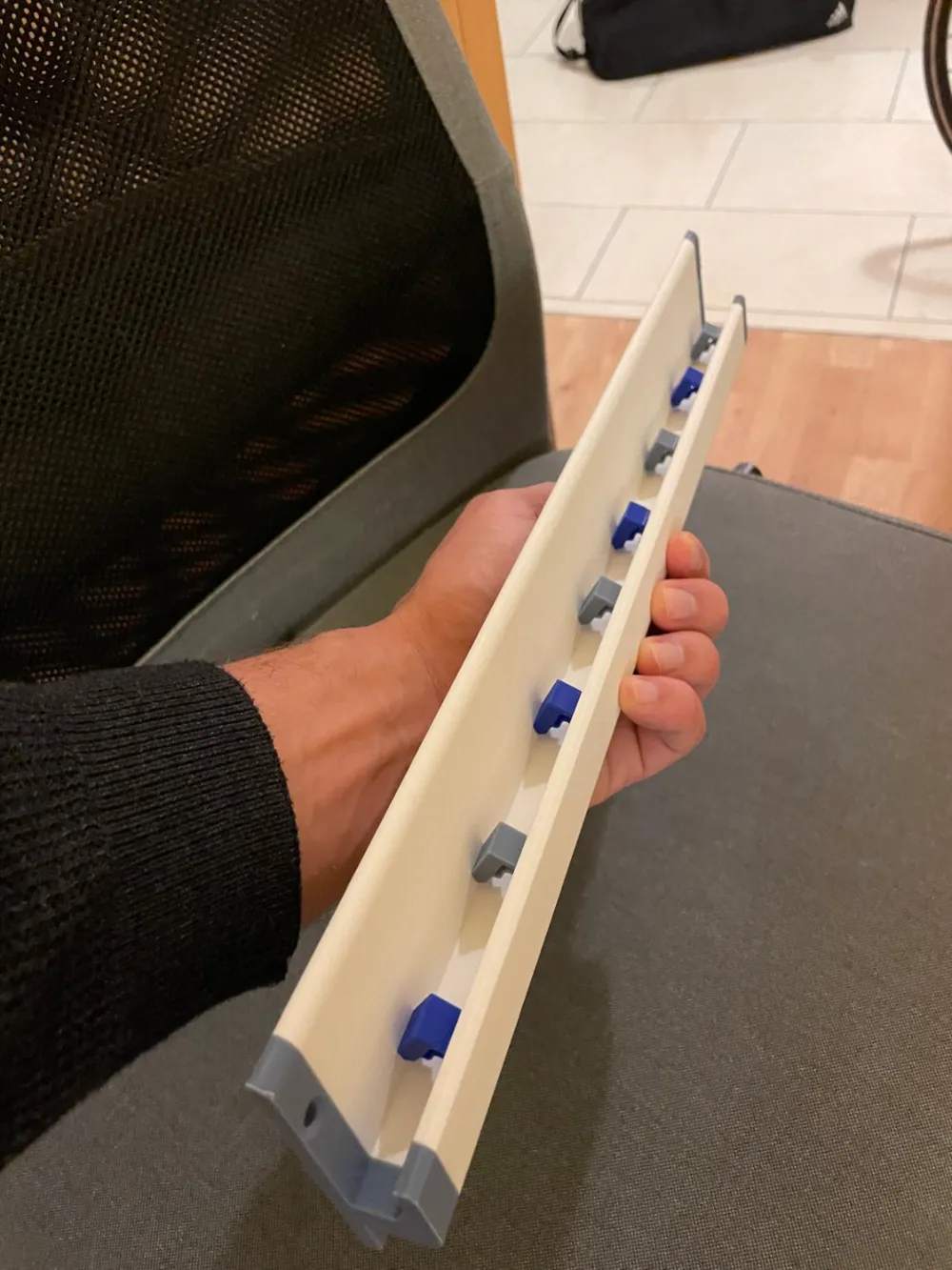 FlexiMount: The scalable rail for wall displays by rob_otter - MakerWorld