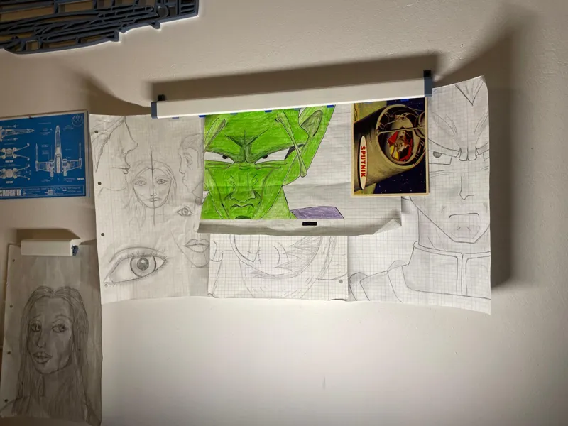 Scalable sketch holder