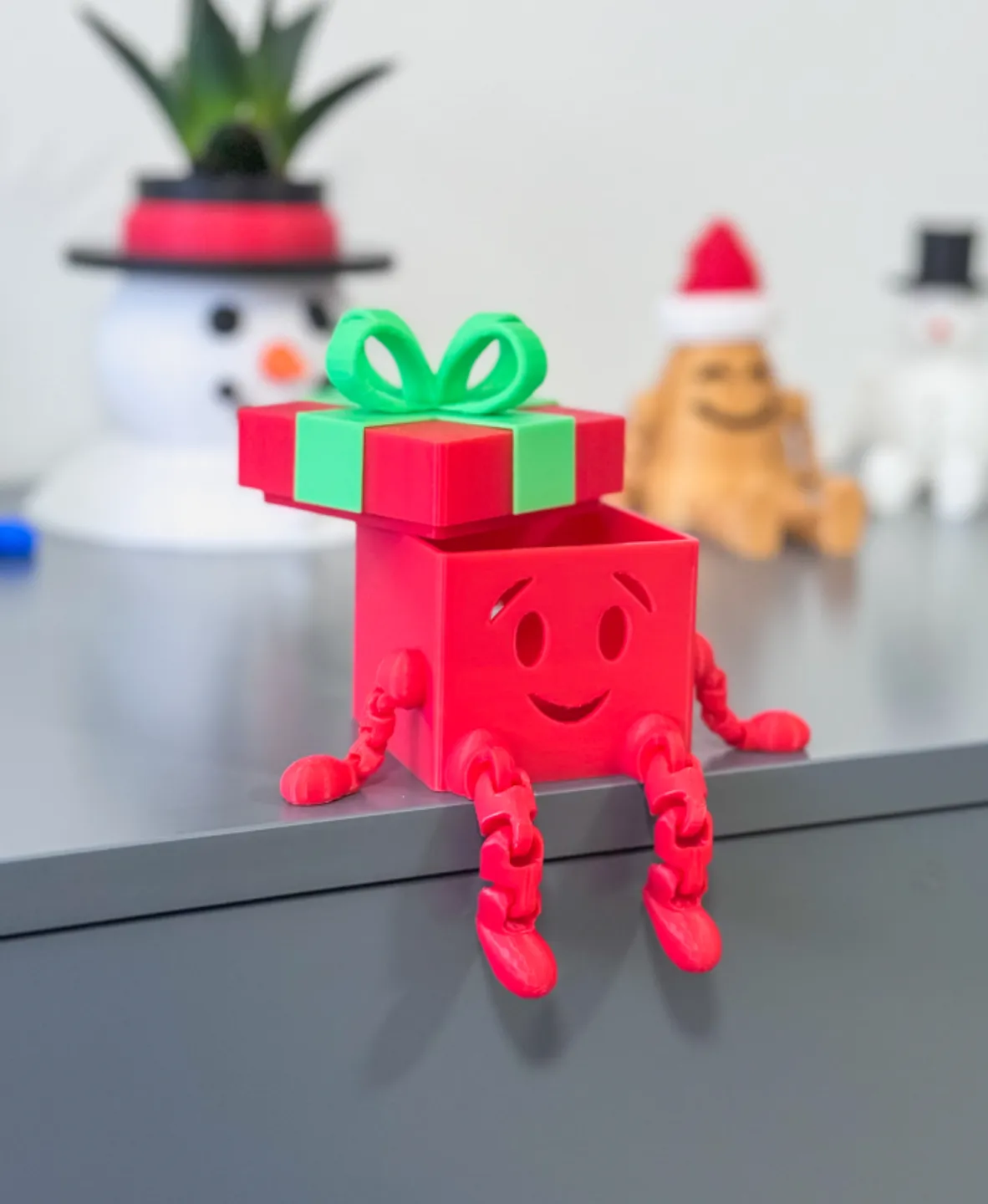 Articulated Christmas Present view 4
