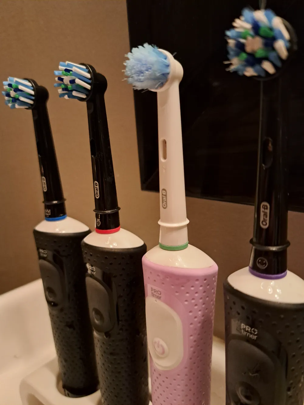 Oral-B Toothbrush Coloured Rings by Bergeron720 - MakerWorld