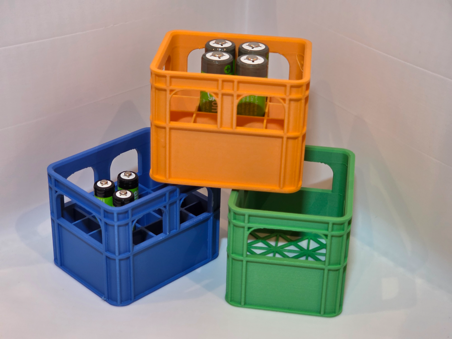 Batterie Aufbewahrung im Bierkisten Design