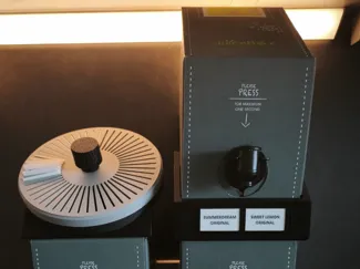 Juicebox-Stapelheld mit Kartenhalter