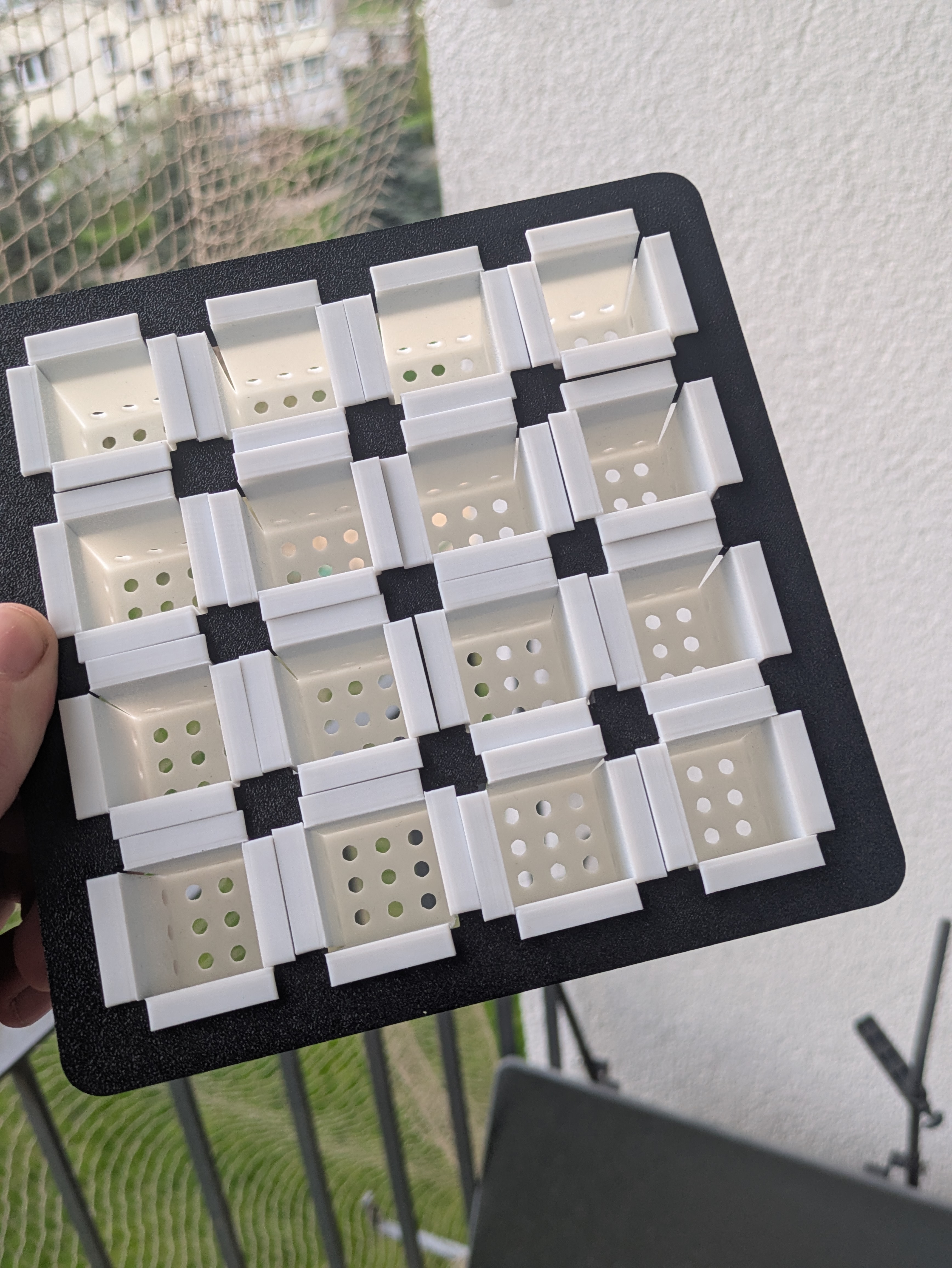 Miniatura 2 do modelo 3D Automatic Self-Watering Seed Starter