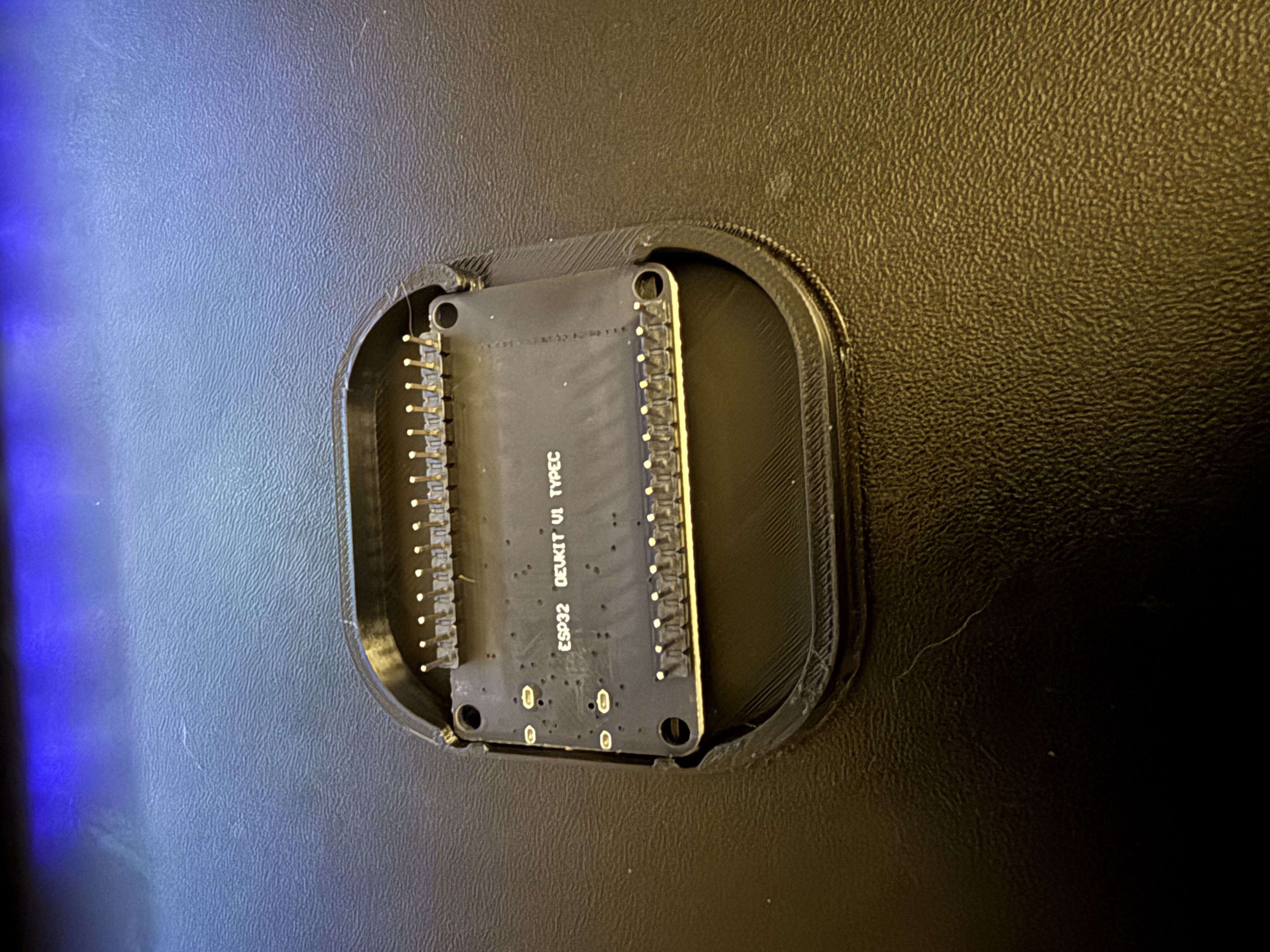 Miniatura 4 do modelo 3D ESP32 DevKit Case - nice and sturdy