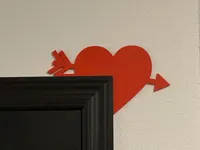 Coin de porte cœur transpercé Saint-Valentin — photo 1