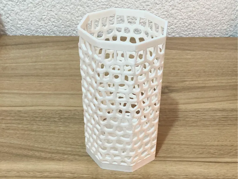 Octagonal voronoi vase