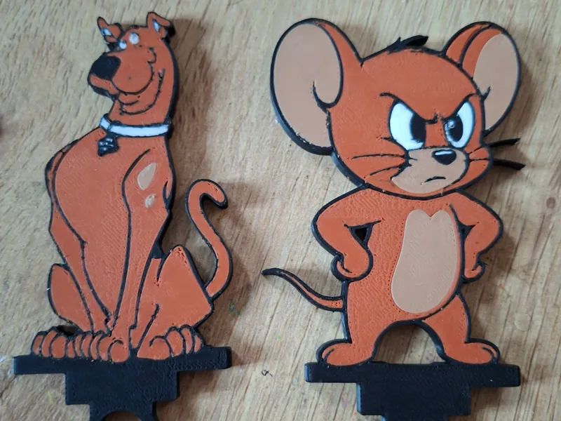 Scooby Doo and Jerry Surfing characters