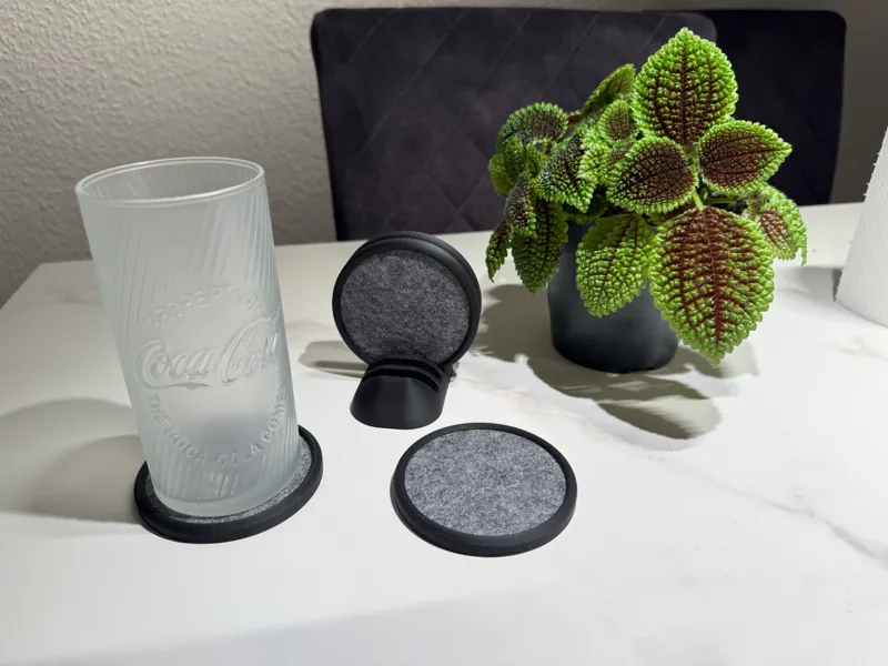 Glasuntersetzer mit eingedrucktem Filz