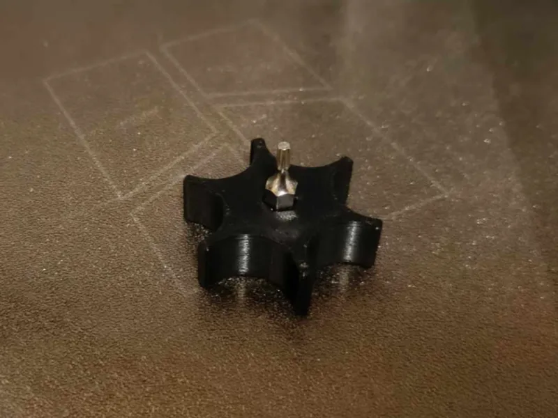 Small bit holder with great grip