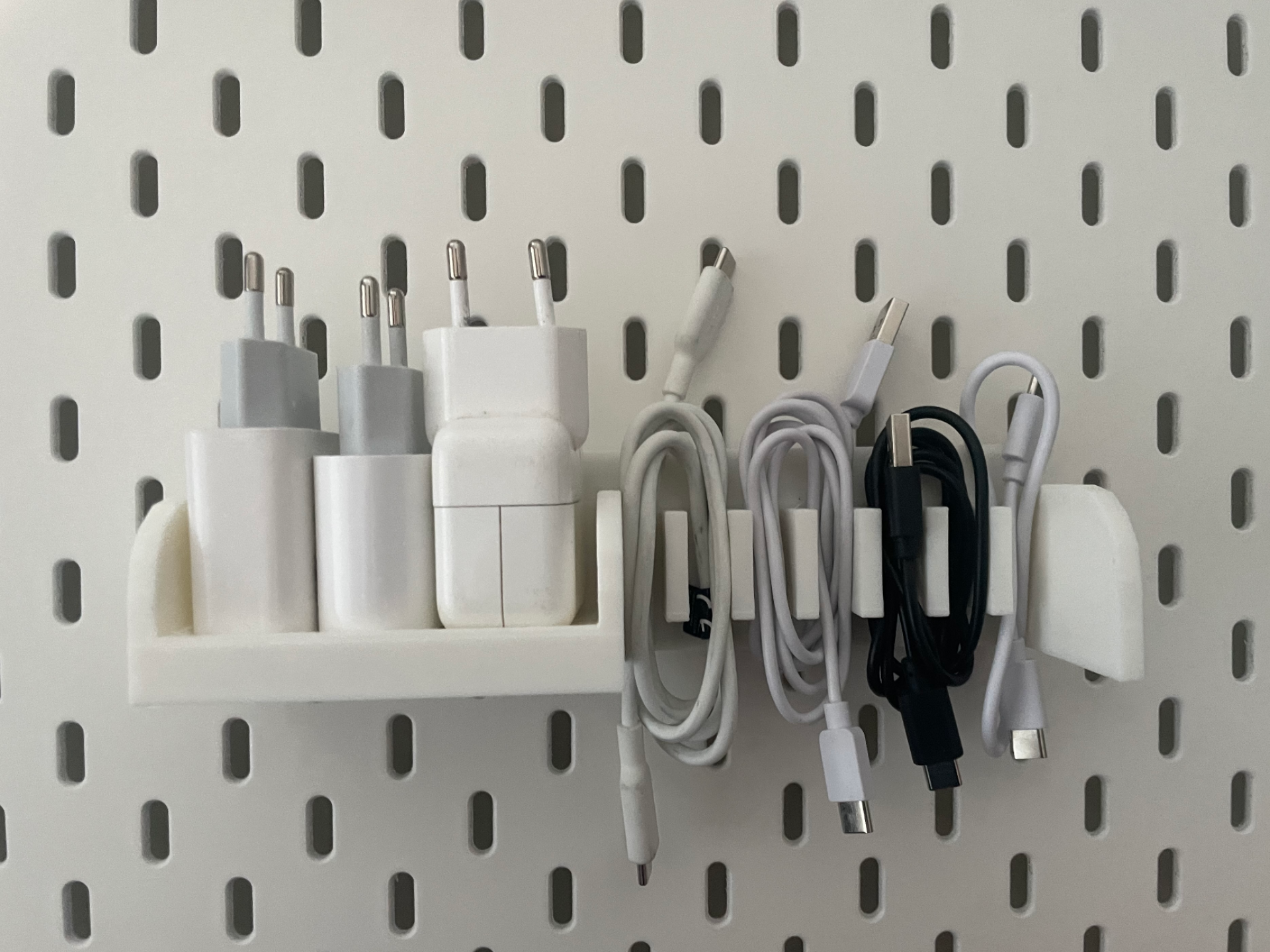 Ikea skadis Organizer Für Kabel und Ladegeräte