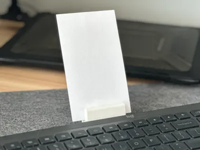 Minimalist Keyboard-Supported Index Card Holder