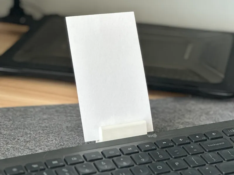 Minimalist Keyboard-Supported Index Card Holder