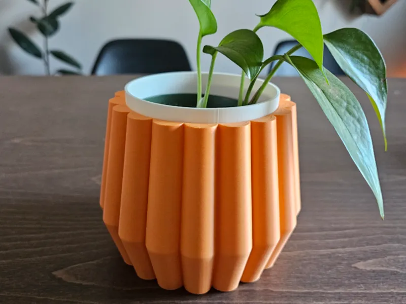 Lykke plant pot and drainage insert