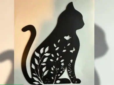 Silhouette de chat fleurie — décoration murale