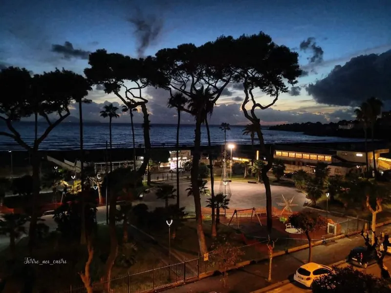 Torre by night