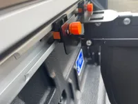 Clip de fixation pour séparateur de benne Ford — photo 1