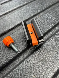 Clip de fixation pour séparateur de benne Ford — photo 3