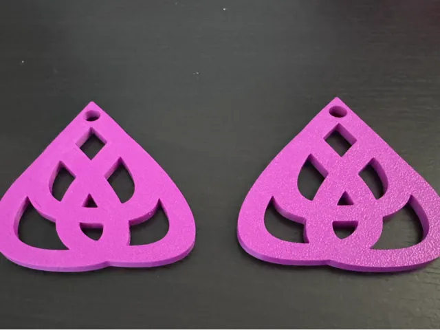 Tear Drop Pattern Earrings