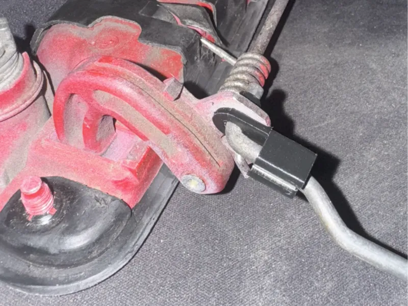 Door handle rod clip